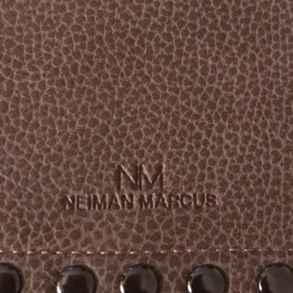 Neiman Marcus card Holder Very slim ! - Picture 3 of 7